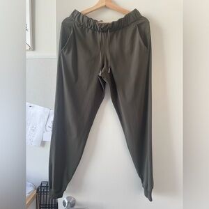 LULULEMON ON THE FLY JOGGER